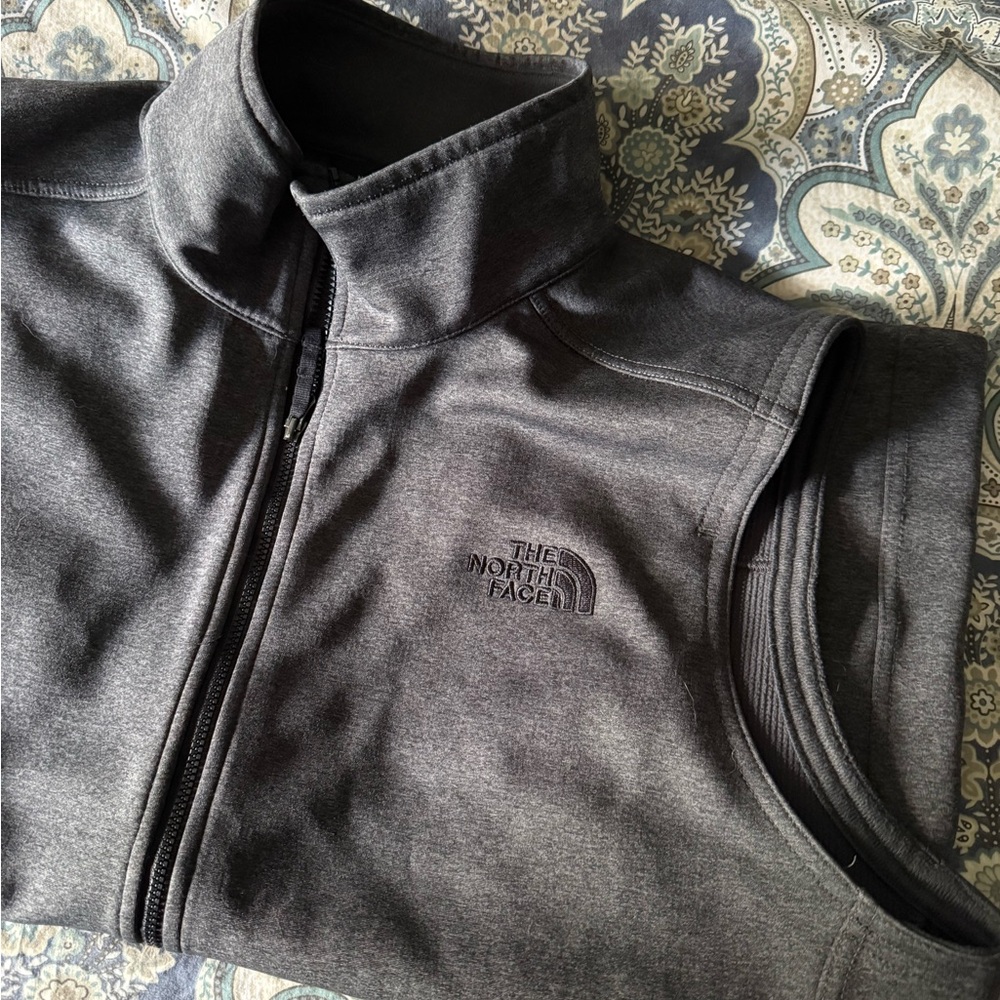 Men’s The North Face Charcoal Sleeveless Vest